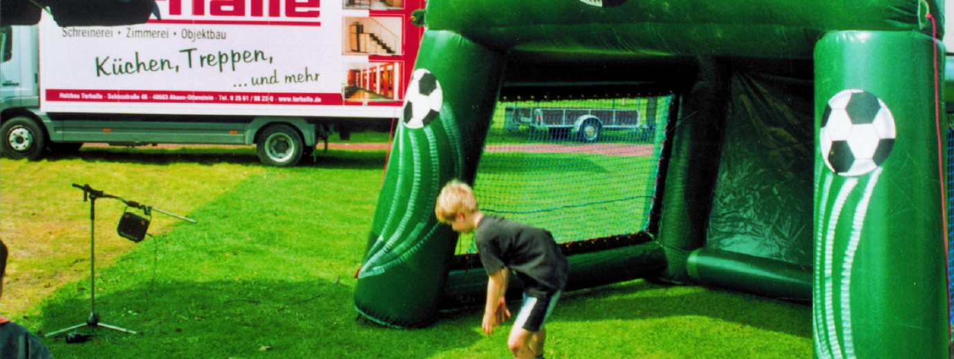 teloeken-event-gmbh-huepfburg-fussball-speedkick