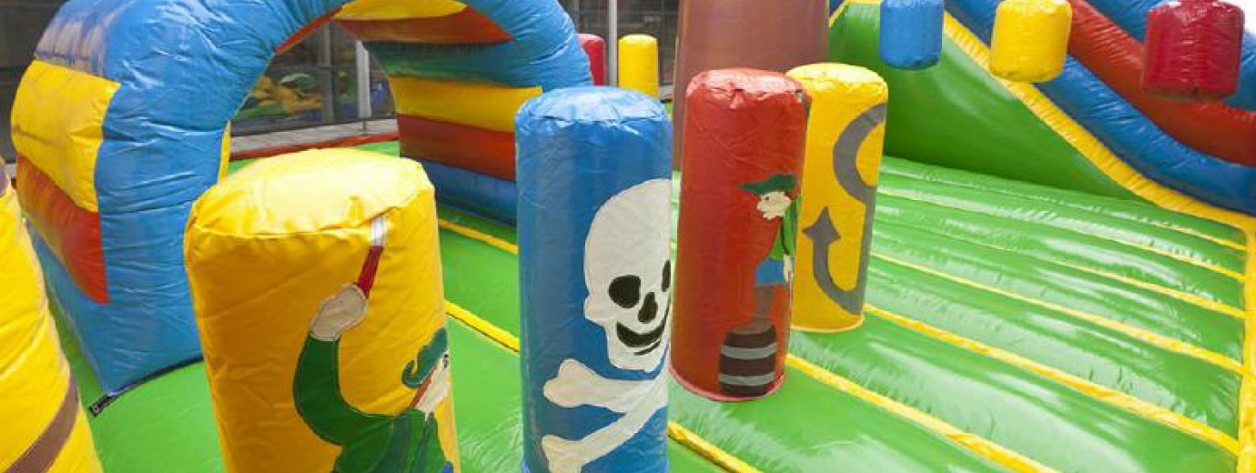 teloeken-event-gmbh-huepfburg-xxl-piratenschiff3