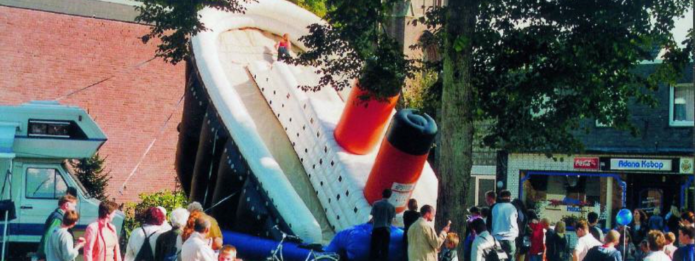 Titanic Hüpfburg XXL